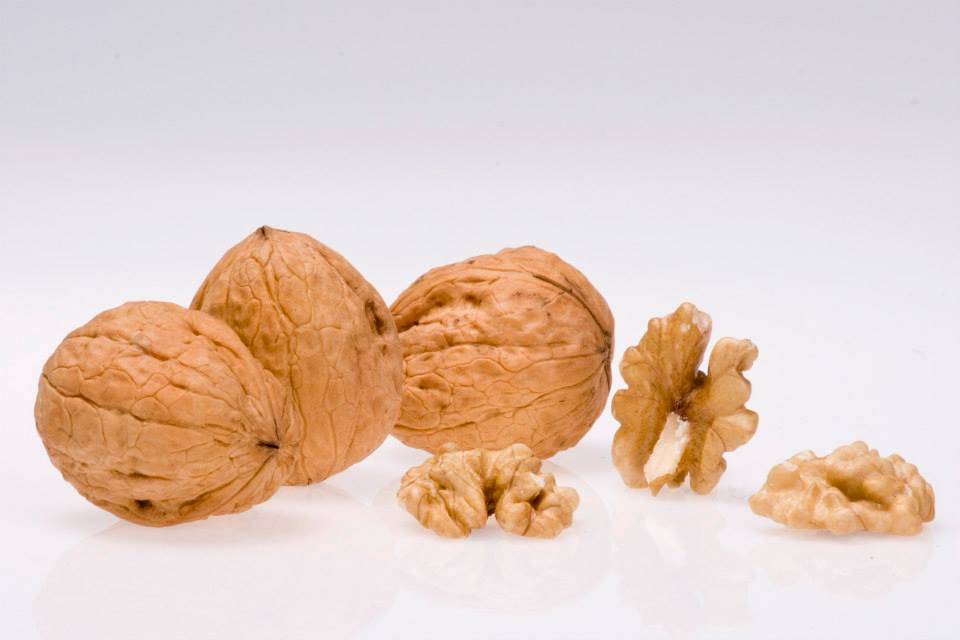 EATING WALNUTS HAS SOME MAJOR HEALTH BENEFITS